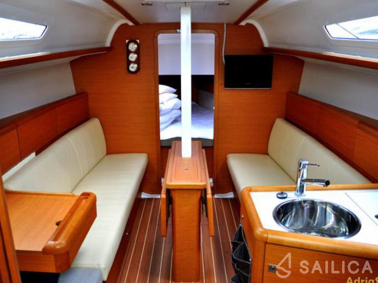 Sun Odyssey 33i - Yacht Charter Sailica