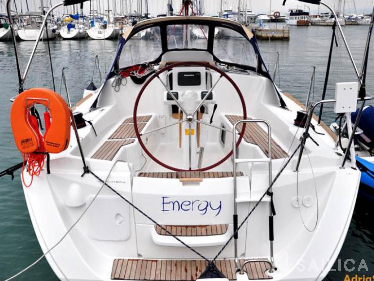 Sun Odyssey 33i - Yacht Charter Sailica
