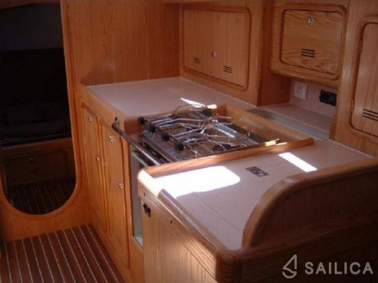 Ovni 395 - Yacht Charter Sailica
