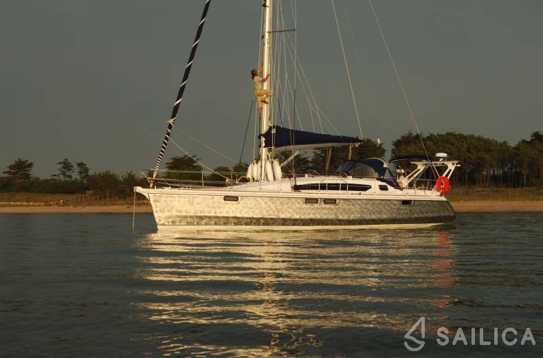 Ovni 395 - Yacht Charter Sailica