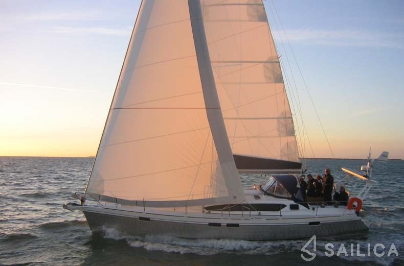 Ovni 395 - Yacht Charter Sailica