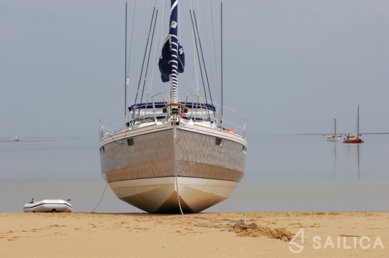 Ovni 395 - Yacht Charter Sailica