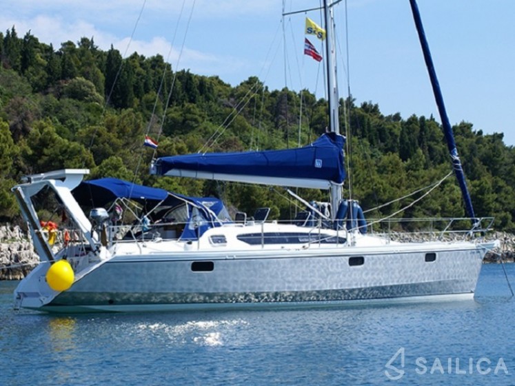 Ovni 395 - Yacht Charter Sailica