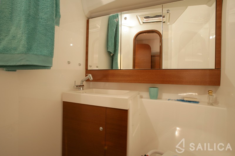 Dufour 405 - Yacht Charter Sailica