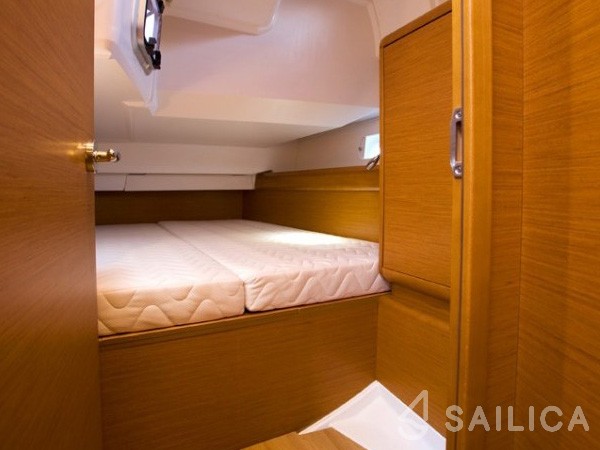 Sun Odyssey 449 - Yacht Charter Sailica