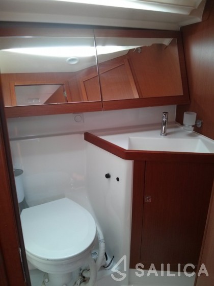 Oceanis 41 - Yacht Charter Sailica