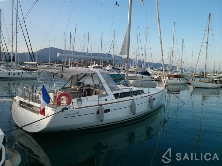 Oceanis 41 - Yacht Charter Sailica