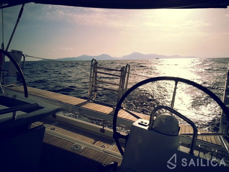 Oceanis 41 - Yacht Charter Sailica