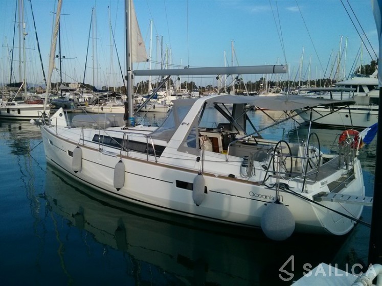 Oceanis 41 - Yacht Charter Sailica