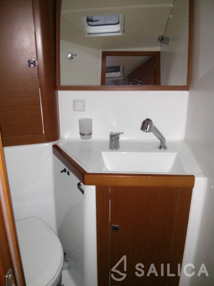Oceanis 41 - Yacht Charter Sailica