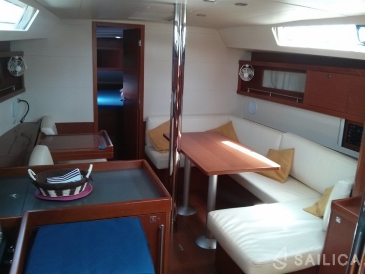 Oceanis 41 - Yacht Charter Sailica