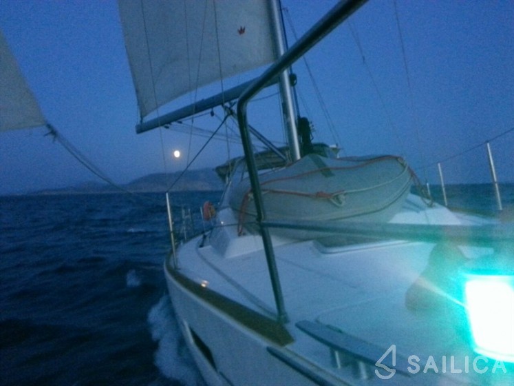Oceanis 41 - Yacht Charter Sailica