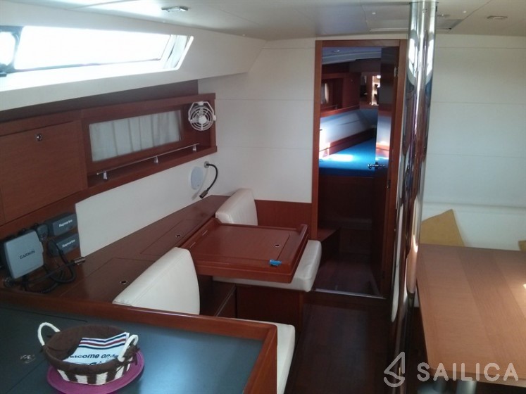 Oceanis 41 - Yacht Charter Sailica