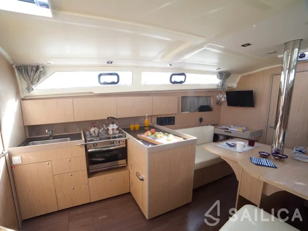 Oceanis 41.1 - Yacht Charter Sailica