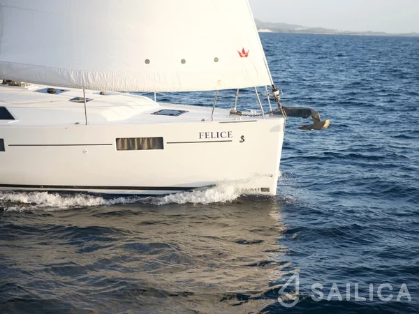 Oceanis 41.1 - Yacht Charter Sailica