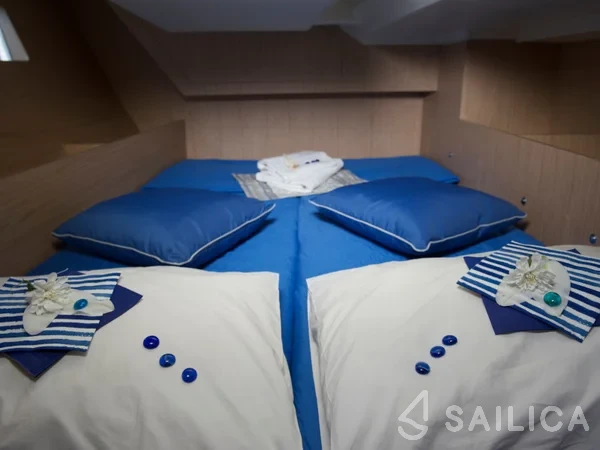 Oceanis 41.1 - Yacht Charter Sailica