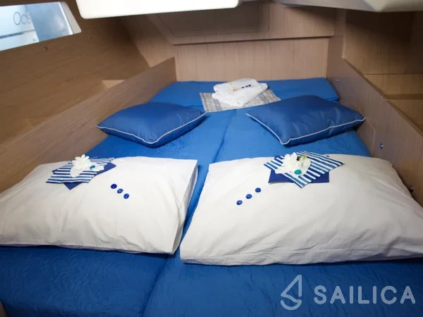 Oceanis 41.1 - Yacht Charter Sailica