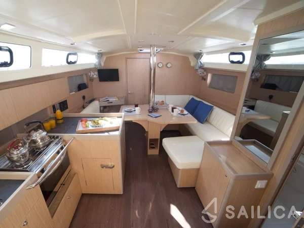 Oceanis 41.1 - Yacht Charter Sailica