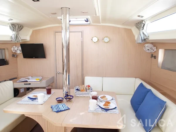 Oceanis 41.1 - Yacht Charter Sailica