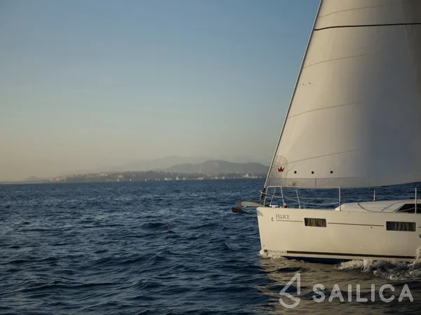 Oceanis 41.1 - Yacht Charter Sailica