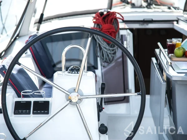 Oceanis 41.1 - Yacht Charter Sailica