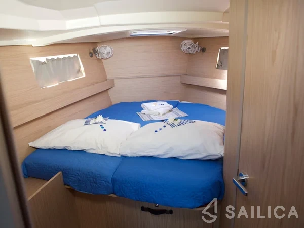 Oceanis 41.1 - Yacht Charter Sailica