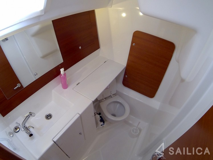 Dufour 335 Grand Large - Yacht Charter Sailica