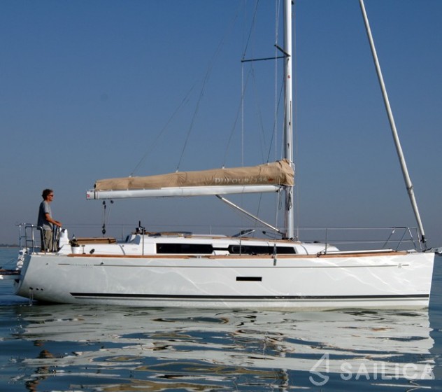 Dufour 335 Grand Large - Yacht Charter Sailica