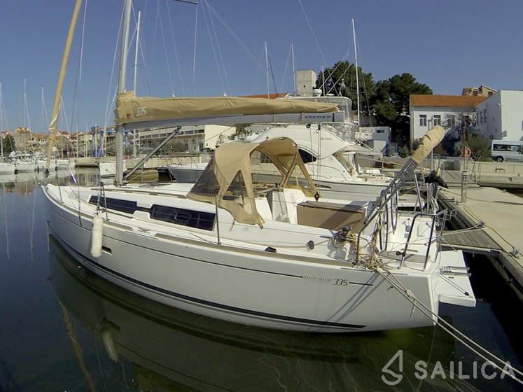 Dufour 335 Grand Large - Yacht Charter Sailica