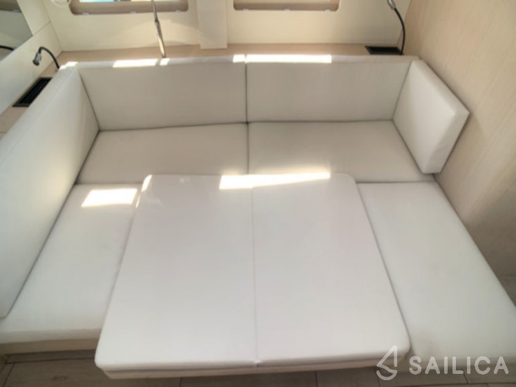 Oceanis 51.1 - Yacht Charter Sailica