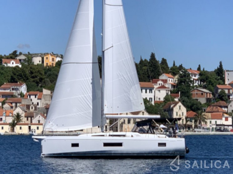 Oceanis 51.1 - Yacht Charter Sailica