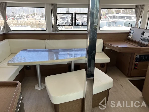 Lagoon 42 - Yacht Charter Sailica