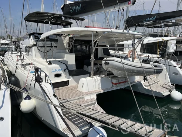 Lagoon 42 - Yacht Charter Sailica