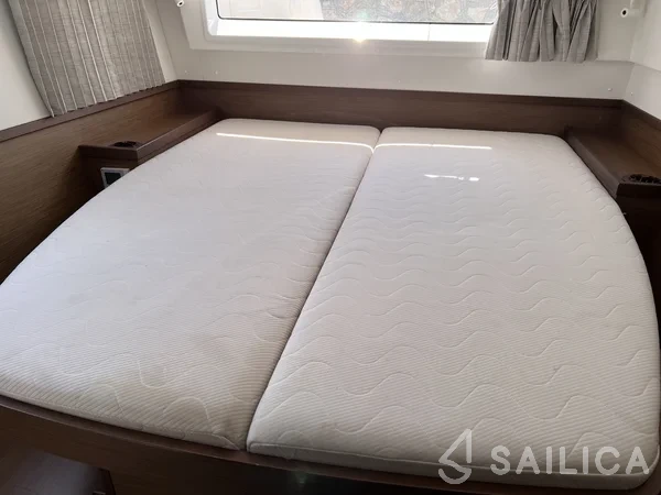 Lagoon 42 - Yacht Charter Sailica