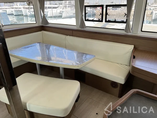Lagoon 42 - Yacht Charter Sailica