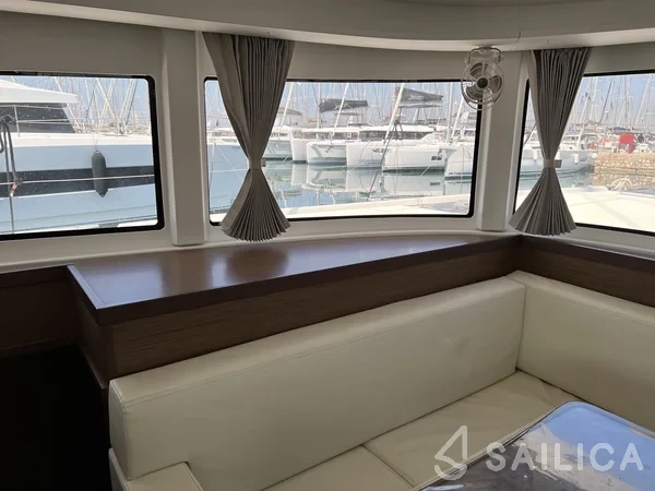 Lagoon 42 - Yacht Charter Sailica