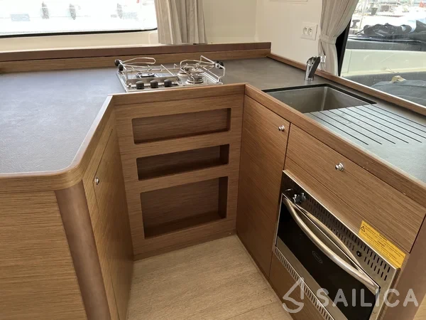 Lagoon 42 - Yacht Charter Sailica