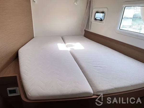 Lagoon 42 - Yacht Charter Sailica