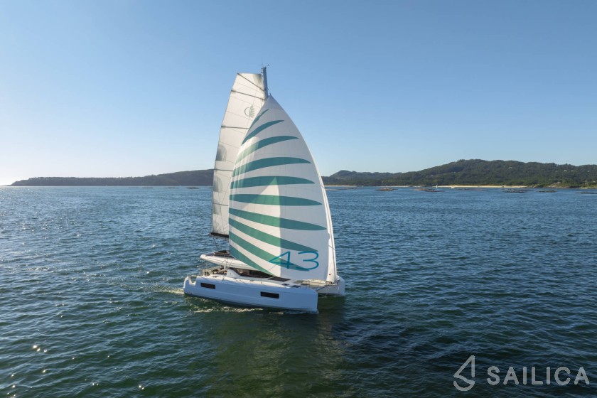 Lagoon 43 Power - Yacht Charter Sailica