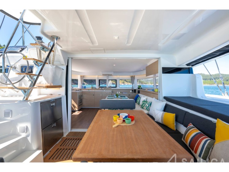 Lagoon 43 Power - Yacht Charter Sailica