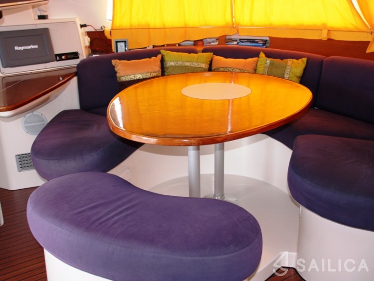Belize 43 - Yacht Charter Sailica
