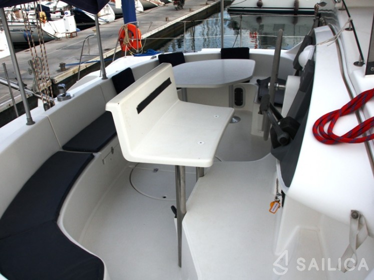 Belize 43 - Yacht Charter Sailica