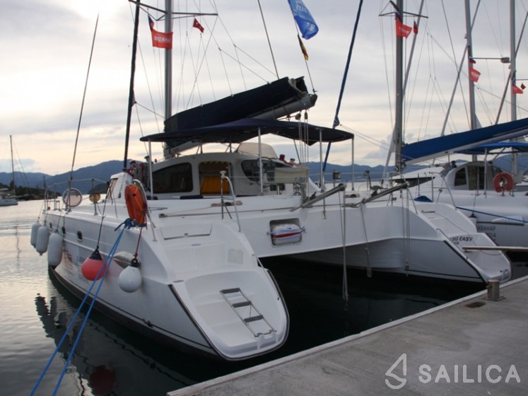 Belize 43 - Yacht Charter Sailica