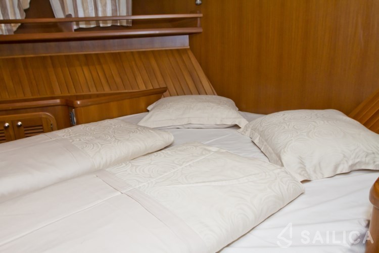 Adagio Europa 51.5 - Yacht Charter Sailica