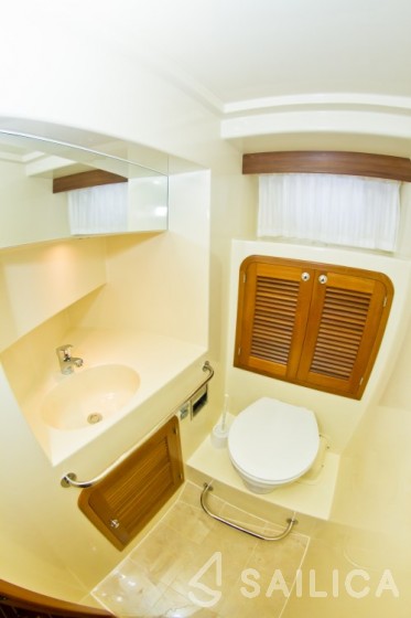 Adagio Europa 51.5 - Yacht Charter Sailica