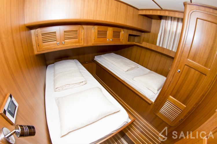 Adagio Europa 51.5 - Yacht Charter Sailica