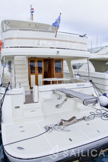 Adagio Europa 51.5 - Yacht Charter Sailica