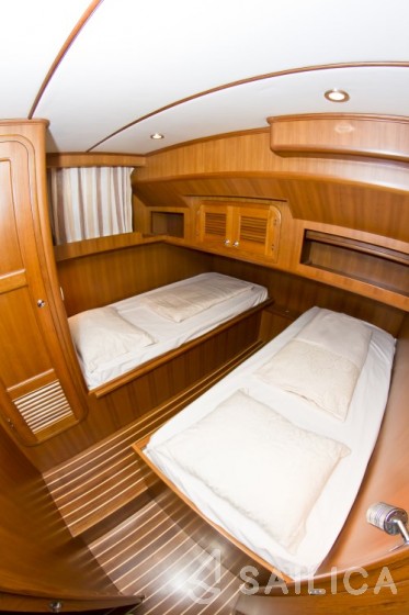Adagio Europa 51.5 - Yacht Charter Sailica