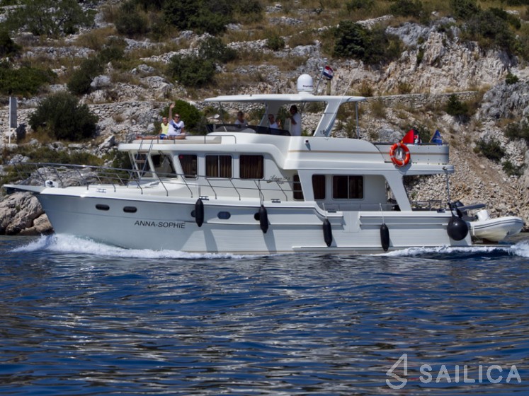 Adagio Europa 51.5 - Yacht Charter Sailica