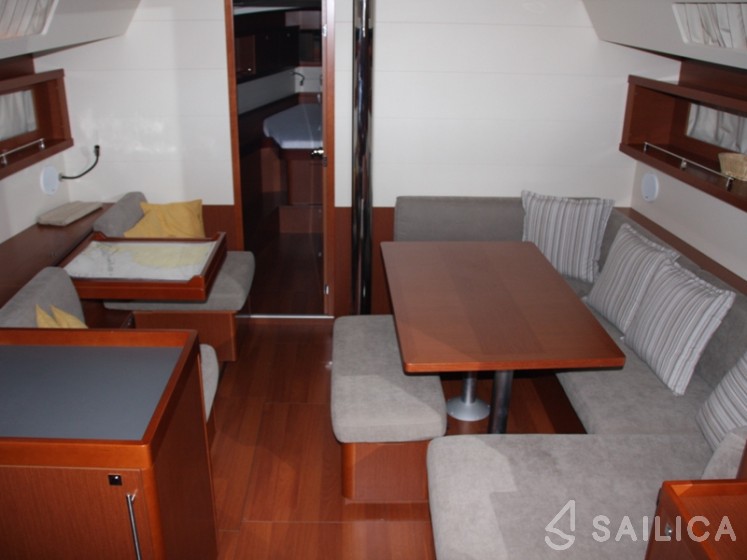 Oceanis 45 - Yacht Charter Sailica